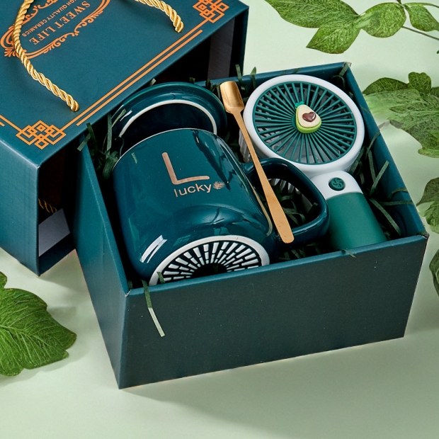 実用的なカップや湯呑に社名など名入れをしてオリジナルの記念品にしませんか。 実用的なカップや湯呑に社名など名入れをしてオリジナルの記念品にしませんか。